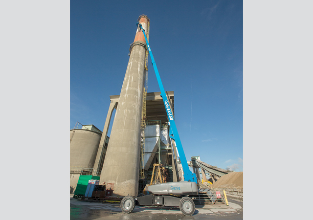 The Genie SX-150 telescopic boom features a working envelope ideal for the most extreme access jobs with a vertical reach of 46.33 m and a horizontal reach of 24.38 m.